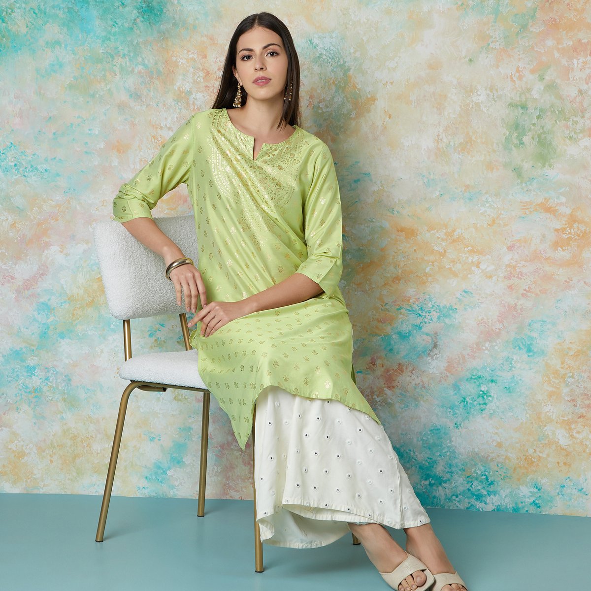 BHAYLI'S FOIL PRINTED GLAM STRAIGHT KURTA