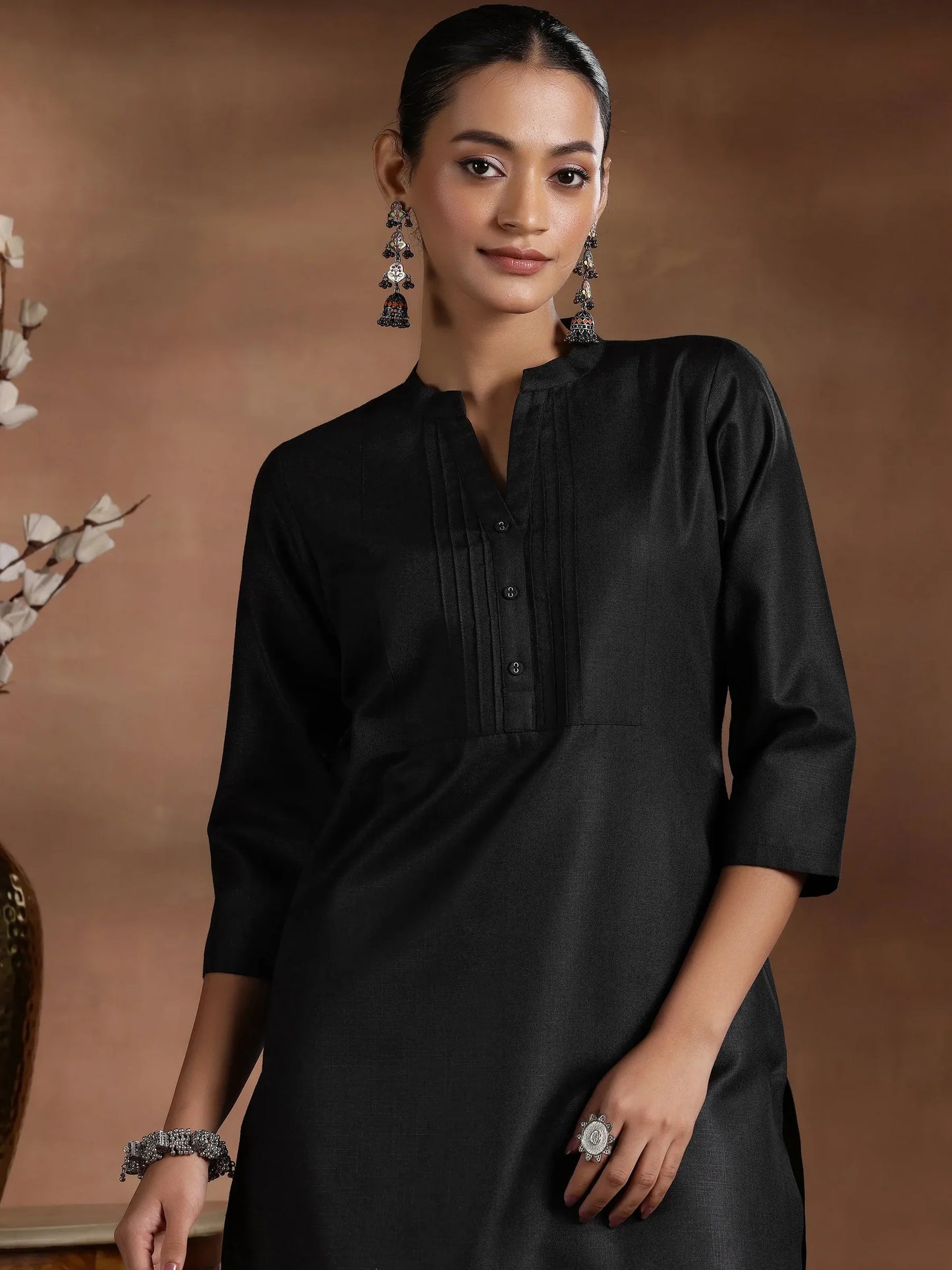 BHAYLI'S SOLID BLACK STRAIGHT-FIT KURTA