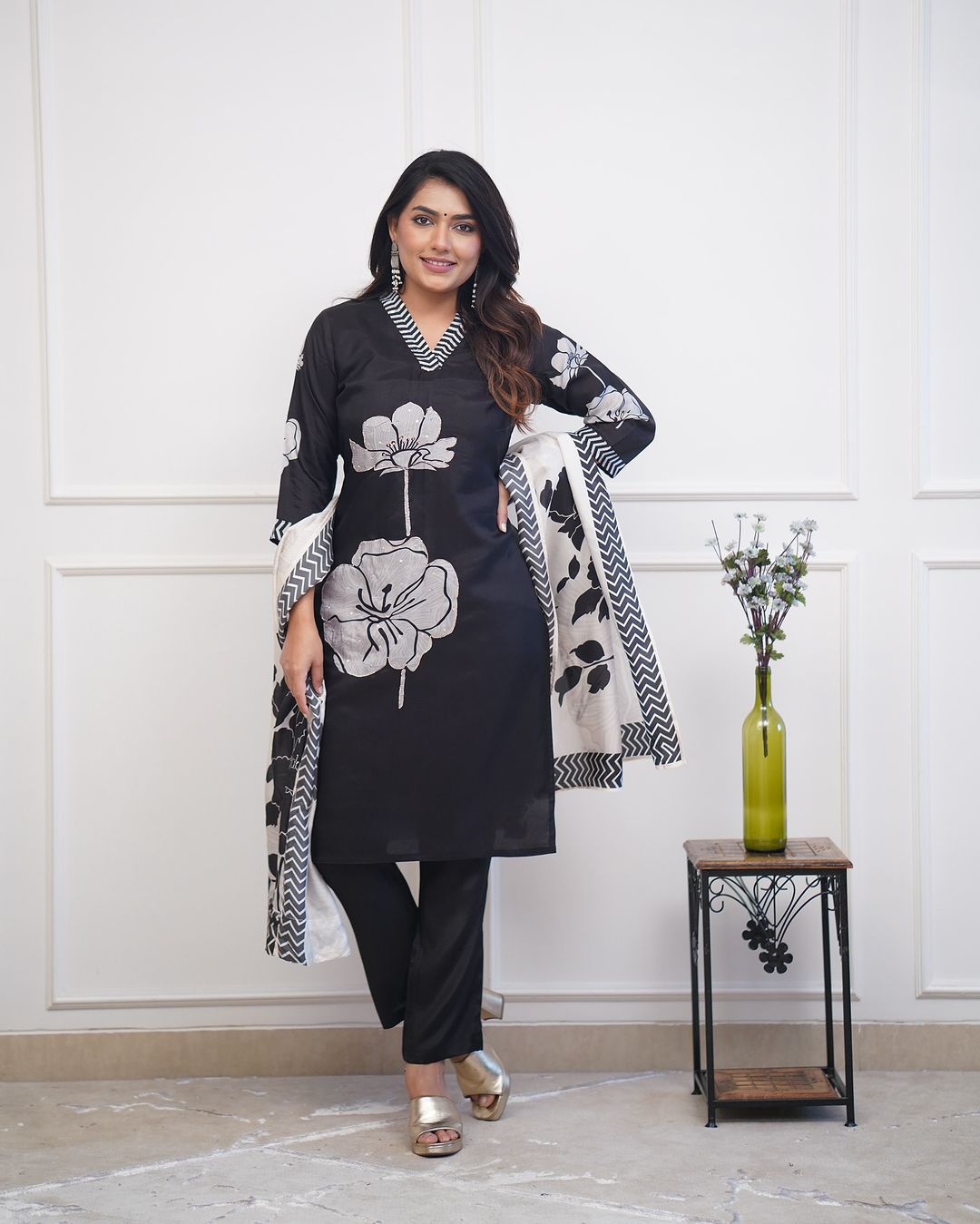 BHAYLI'S FLAIRED FROST KURTA SET
